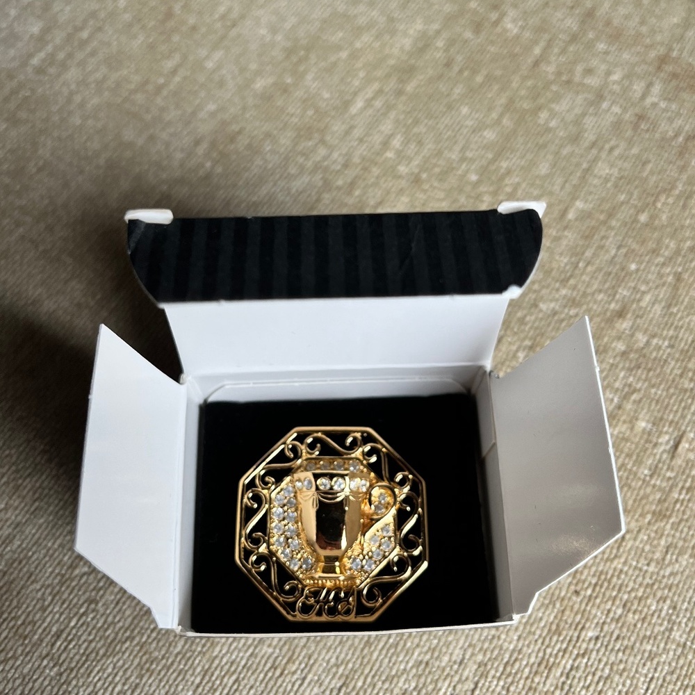 VINTAGE (1994-1995) AVON HONOR SOCIETY FEMALE PIN